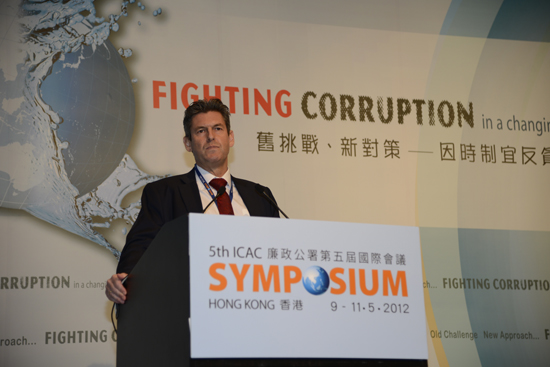 中國香港律政司國際法律科司法互助組副國際法律專員華偉思先生於全體會議 (二) 演講